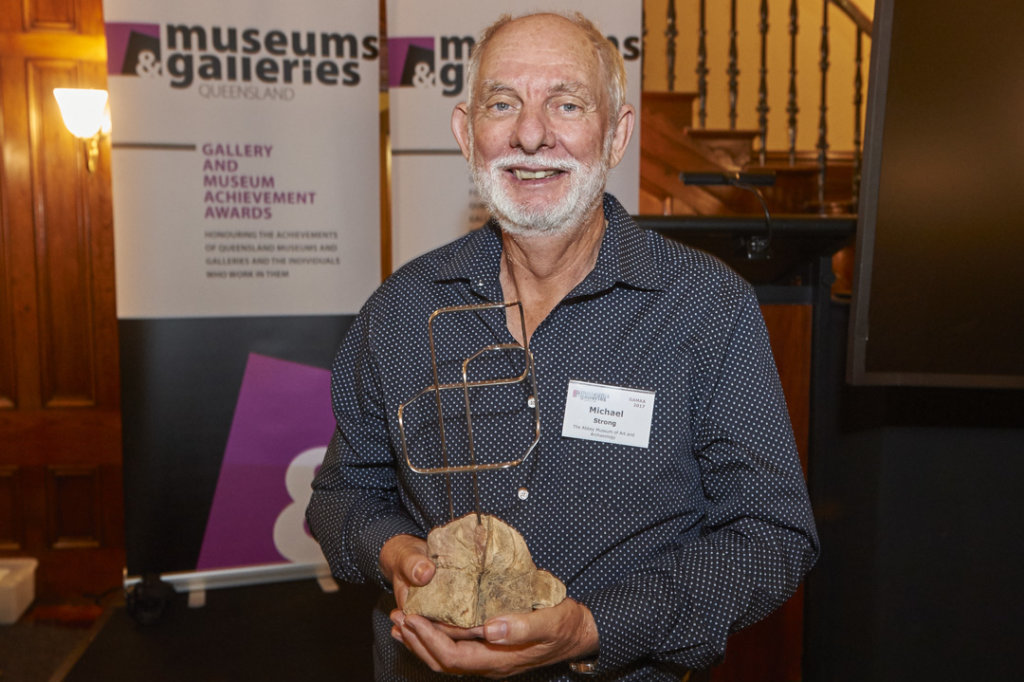 Michael Strong accepting a Gallery and Museum Achievement Award